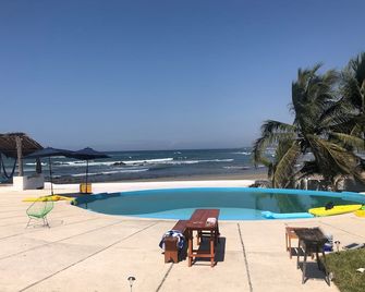 Secluded beachfront villa w/pool near Troncones and 30 min from Lazaro Cardenas - Petacalco - Pool