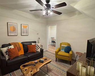 Dorothy's Cottage. - Indiana - Sala de estar