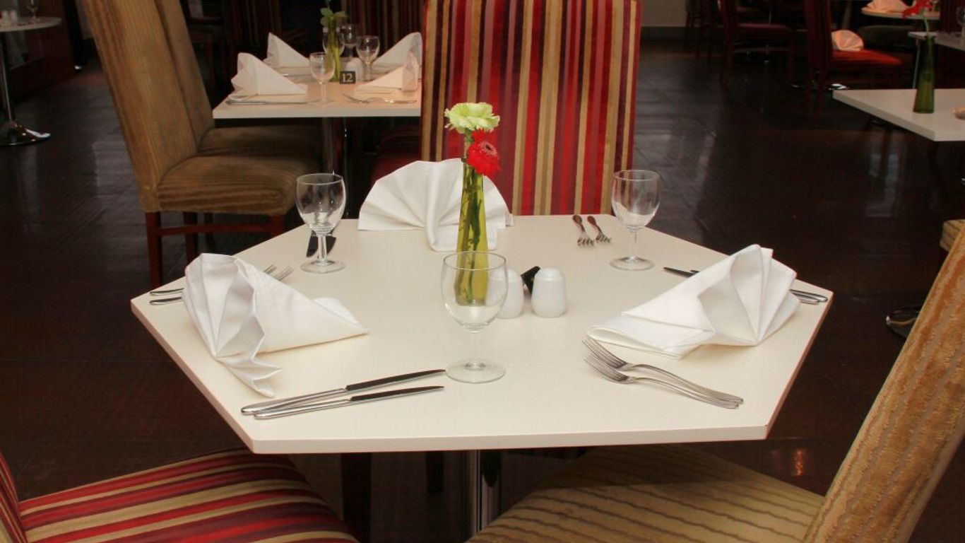 Icon London Luton Airport