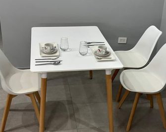 Gugasuites - Ezeiza - Jídelna