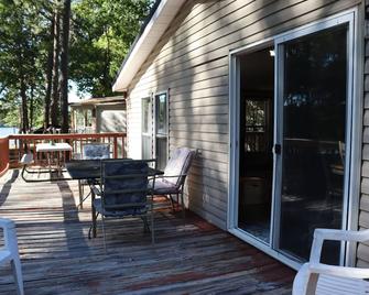 #5 View of KY Lake - Camden TN - spacious cottage with access to great fishing - Camden - Patio