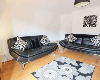Ayr Holiday Apartment Donnini Court - Ayr - Living room