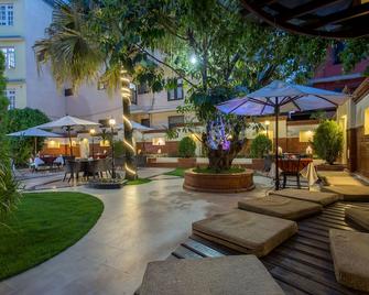 Hotel Moonlight - קטמאנדו - פטיו