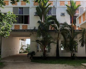 Lagoon Waves Hotel - Katunayake