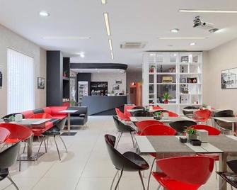 Pula City Center Accommodation -Superior Quadruple Room - Pula - Restaurante