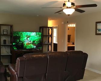 Pensacola Bay Vacation Home - Ferry Pass - Living room