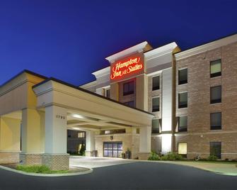 Hampton Inn & Suites - Elyria - Elyria - Building