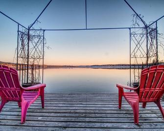 Lake House Getaway With Private Dock - Quesnel