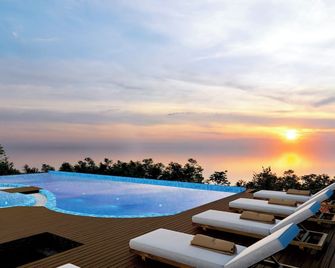 The Sand Suites & Villas - South Kuta - Zwembad