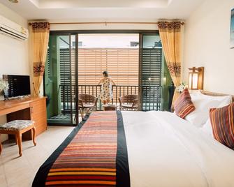 Kata Silver Sand Hotel - Karon - Bedroom
