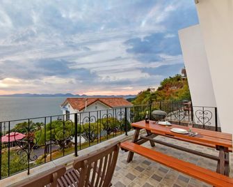 Namhae Bluemare Pension - Namhae - Balcón