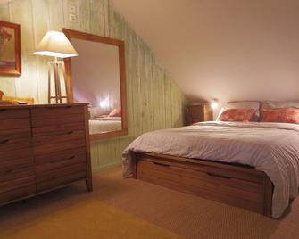 Gite 4 pers. Dordogne surrounded by trees and close to a traditional inn - Tremolat - Habitación