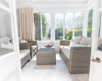 Southfield is a spacious period five bed, four bath with parking - Kendal - Salon