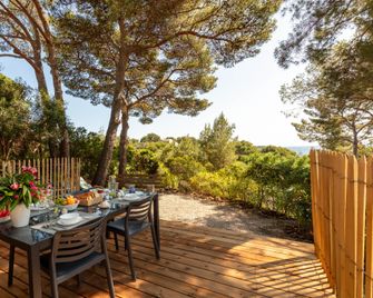 Le Pinédou, Mobil-Home Niché Sous Les Pins Avec Jolie Vue Mer - Hyères - Balkon