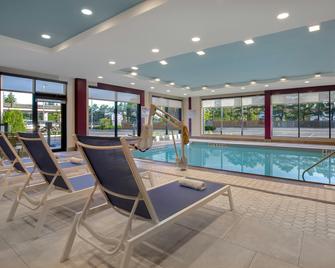 Home2 Suites by Hilton Thunder Bay - Thunder Bay - Piscina