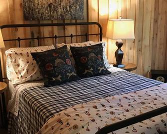 2 Bedroom, 1 Bath Luxury Yurt - Pearisburg - Habitación
