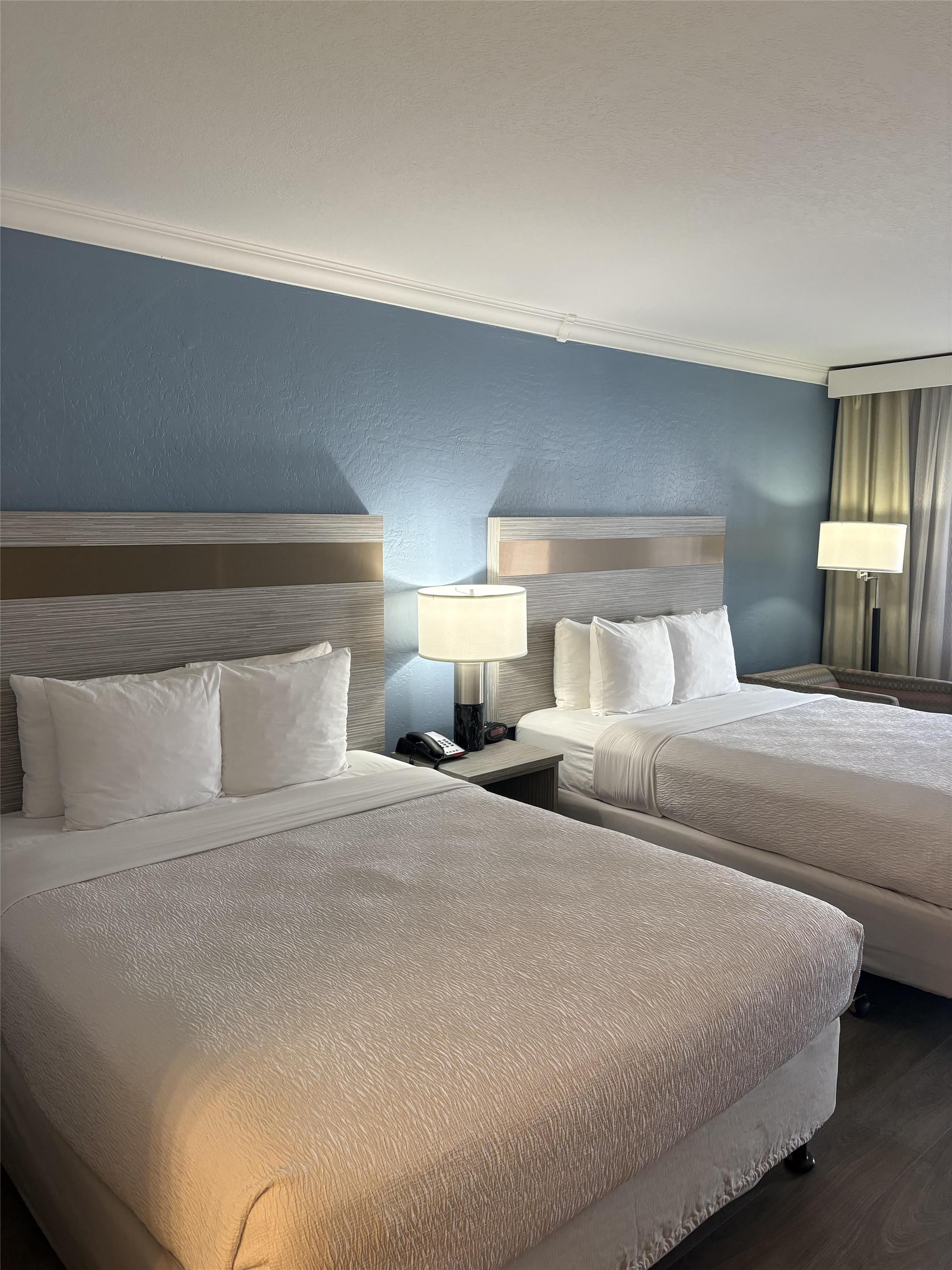 SureStay InnSuites Phoenix Hotel & Suites by Best Western thumbnail 3