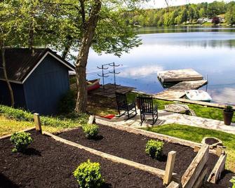Cozy Lakeside Cabin with tons of fun! - Bath - Вигляд зовні