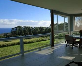 Hamakua Coast Home- Ocean views, private, clean and friendly - Honokaa - Balcony