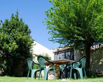 Rural House Las Barricas - Coca - Patio