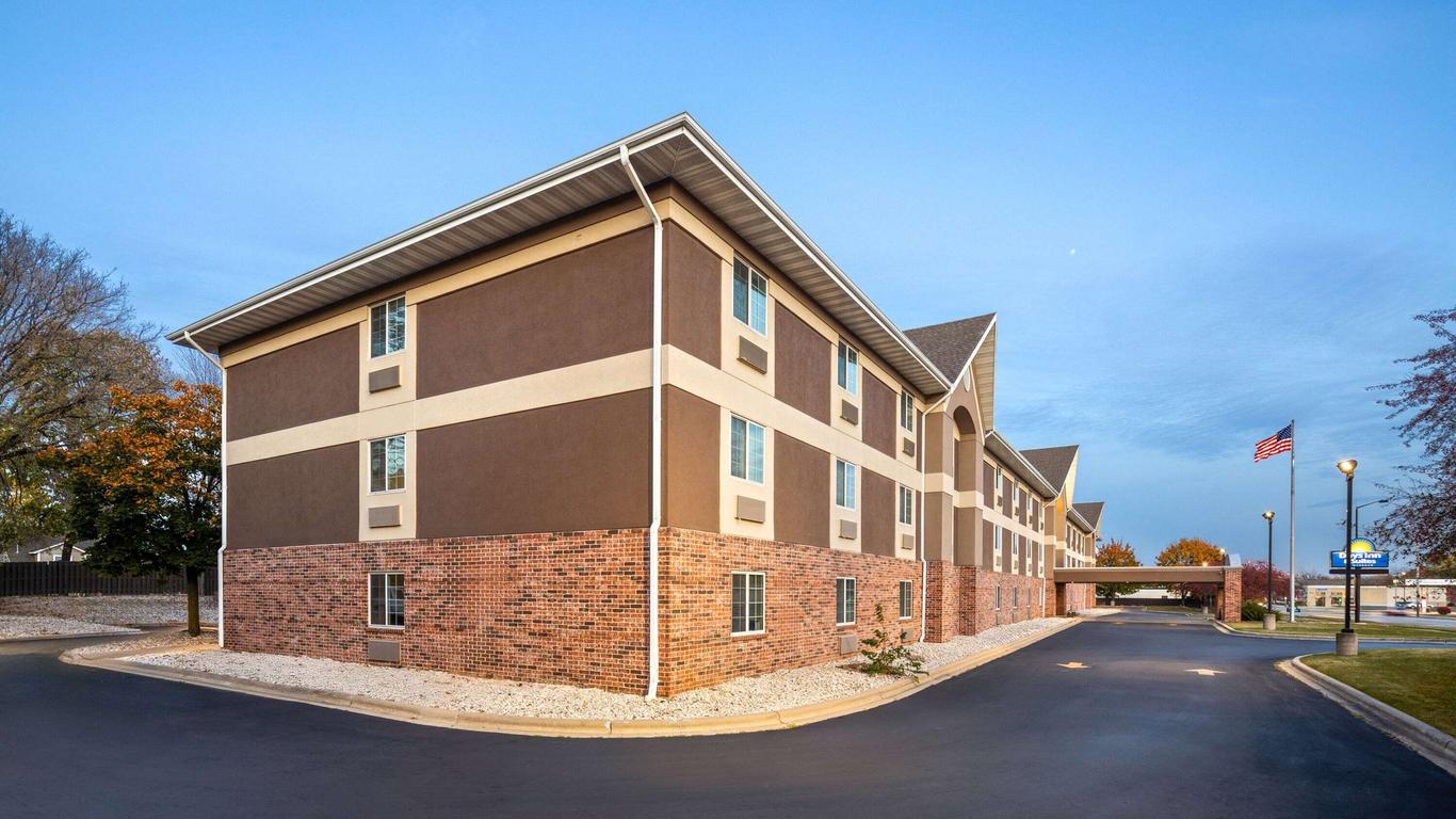 Days Inn & Suites by Wyndham Green Bay WI.