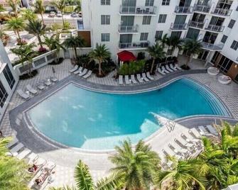 Beautiful 3 Bedroom near beach - North Miami Beach - Piscina