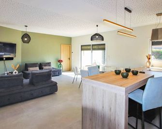 Gorgeous Home In Cléon D' Andran - Charols - Dining room