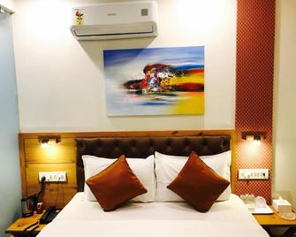 Hotel Grandeur-Near Mumbai International Airport - Bombay