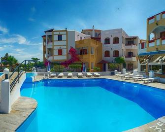 Anema By The Sea Guesthouse - Karlovasi - Piscina