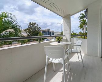Noosa Parade Holiday Inn - Noosa Heads - Parveke