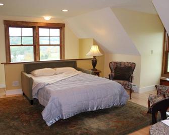 Savage Hart Farm Is A Small Sheep Farm With Guest Accommodations. - Hartford - Bedroom