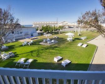 The Sunset Montauk - Montauk