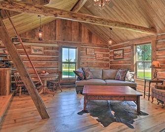 Montana Retreat Original Hamilton Log Cabin! - Hamilton - Living room