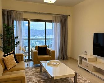 City Gem - Qurm - Muscat - Living room