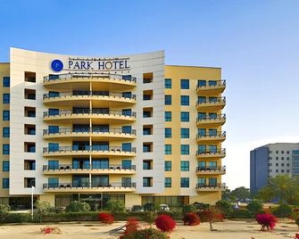 Park Apartments Dubai, an Edge By Rotana Hotel - Dubai - Building