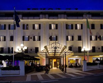 Le Fonti Grand Hotel - צ'יאנצ'יאנו טרמה - בניין