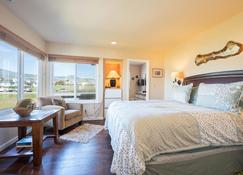 Striking Oceanfront- The Sand At Your Feet! - San Simeon - Schlafzimmer