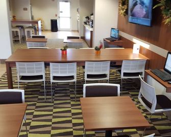 Microtel Inn & Suites by Wyndham Bellevue/Omaha - Bellevue