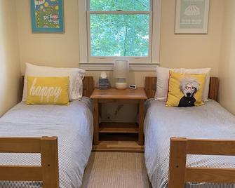 The Pill Box Is The Perfect Getaway Next To The Cowpasture River - Millboro - Habitación