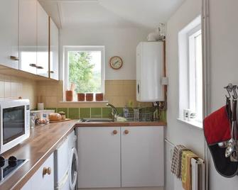 Front Row Cottage, River View - Prudhoe - Kitchen