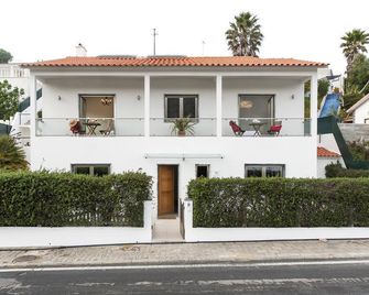 Beachouse - Surf, Bed & Breakfast - Ericeira - Edificio