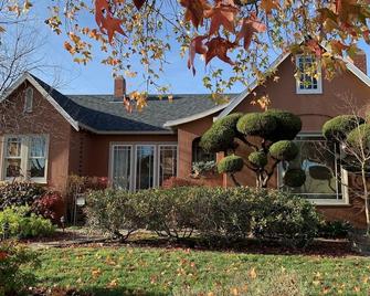 Downtown Petaluma home, convenient to wine country, coast, San Francisco - Petaluma - Building