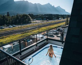 Basecamp Resorts Canmore - Canmore - Balcony