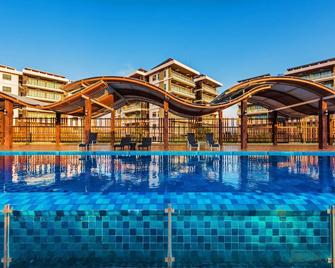 Chalong Miracle Lakeview - Chalong - Bể bơi