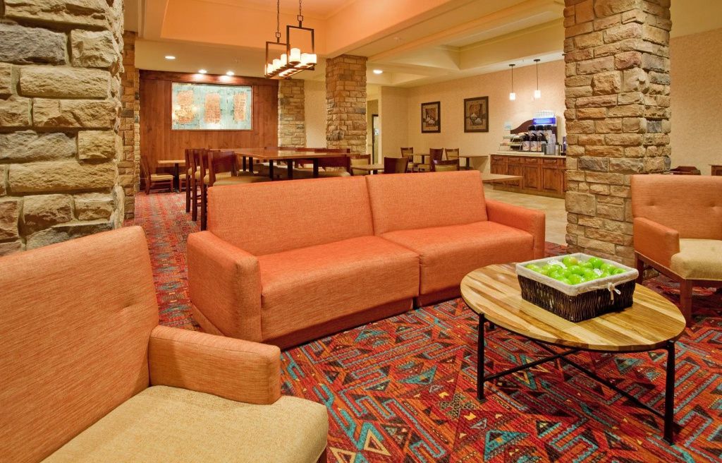 Holiday Inn Express & Suites Gallup East By IHG - גאלופ - טרקלין