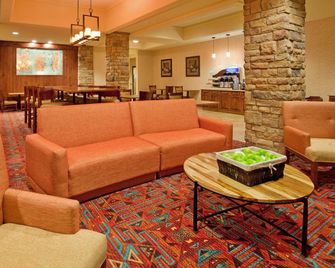 Holiday Inn Express & Suites Gallup East By IHG - גאלופ - טרקלין