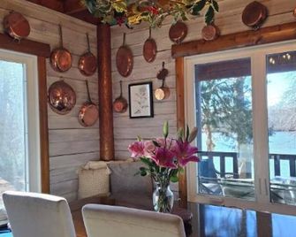 Luxury Historic Waterfront Cabin - Snow Hill - Dining room