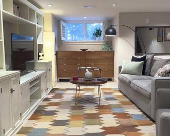 Explore Sights of Washington from Spacious Crib - Washington, D.C. - Living room