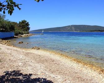 Apartments by the sea Ilovik, Losinj - 8069 - Veli Losinj - Strand