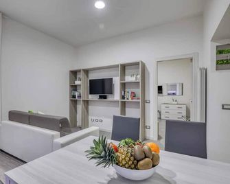 Tourist Apartment Civitavecchia - Civitavecchia - Dining room
